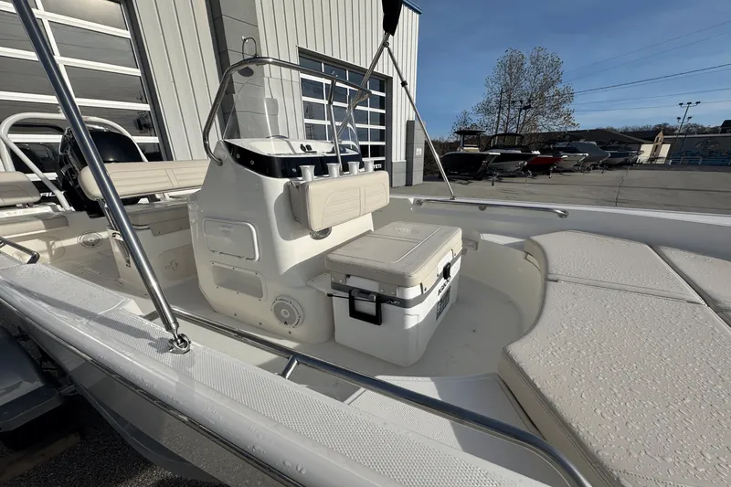 Slide: The Image of Boston Whaler 170 Montauk 2025 - 3