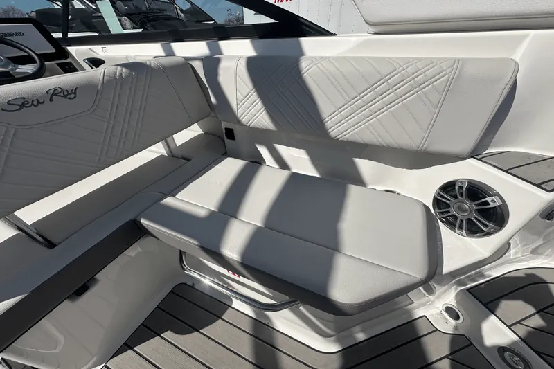 Slide: The Image of Sea Ray SDX 250 Surf 2025 - 10