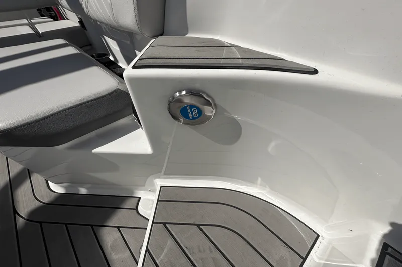 Slide: The Image of Sea Ray SDX 250 Surf 2025 - 13