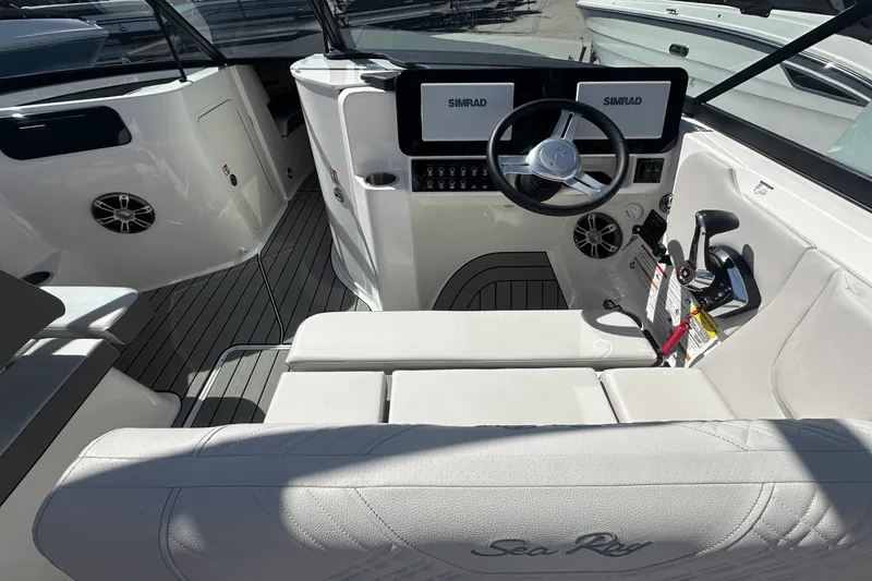 Slide: The Image of Sea Ray SDX 250 Surf 2025 - 14