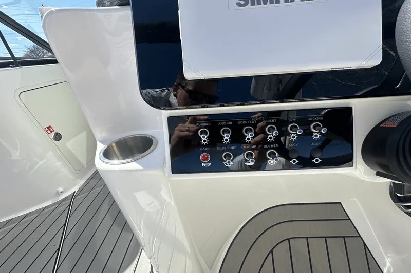 Slide: The Image of Sea Ray SDX 250 Surf 2025 - 16