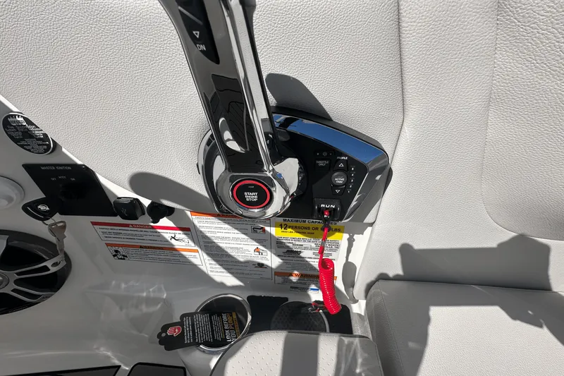 Slide: The Image of Sea Ray SDX 250 Surf 2025 - 24