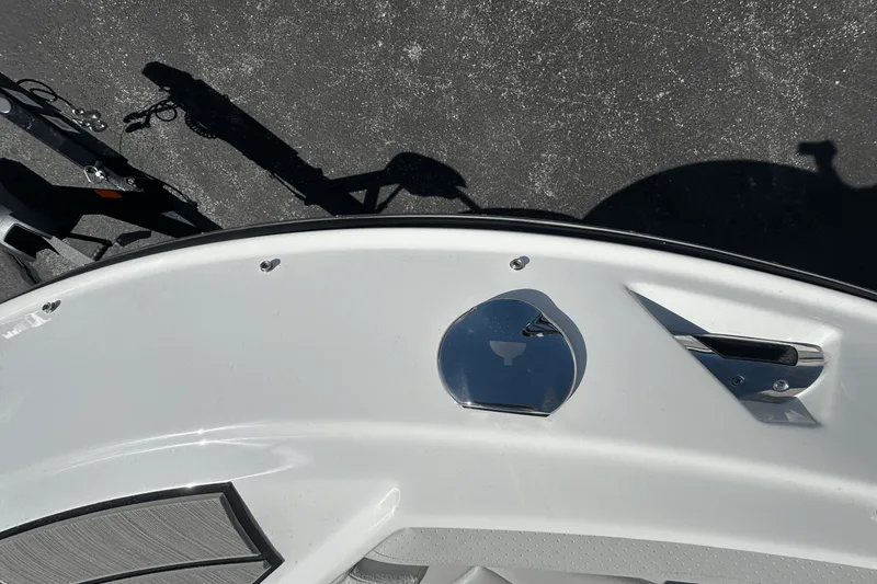 Slide: The Image of Sea Ray SDX 250 Surf 2025 - 26