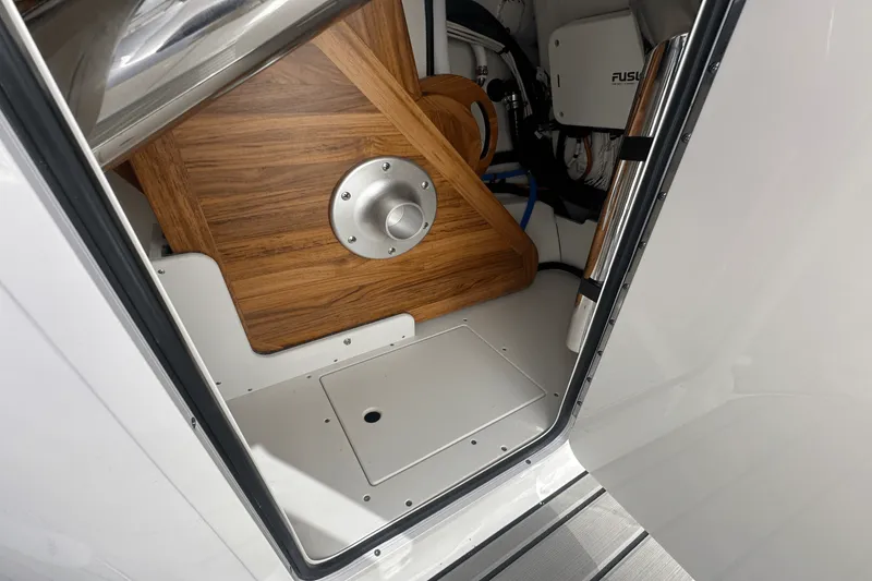 Slide: The Image of Sea Ray SDX 250 Surf 2025 - 28