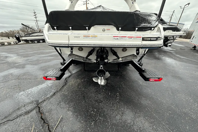 Slide: The Image of Sea Ray SDX 250 Surf 2025 - 5