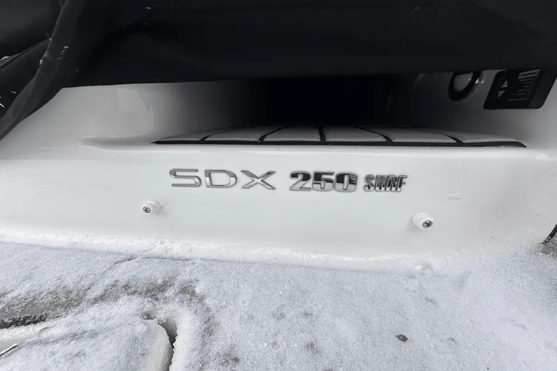 Slide: The Image of Sea Ray SDX 250 Surf 2025 - 6