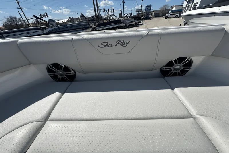 Slide: The Image of Sea Ray SDX 250 Surf 2025 - 9