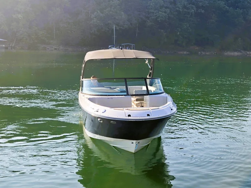 Slide: The Image of Sea Ray 250 SDX 2025 - 40