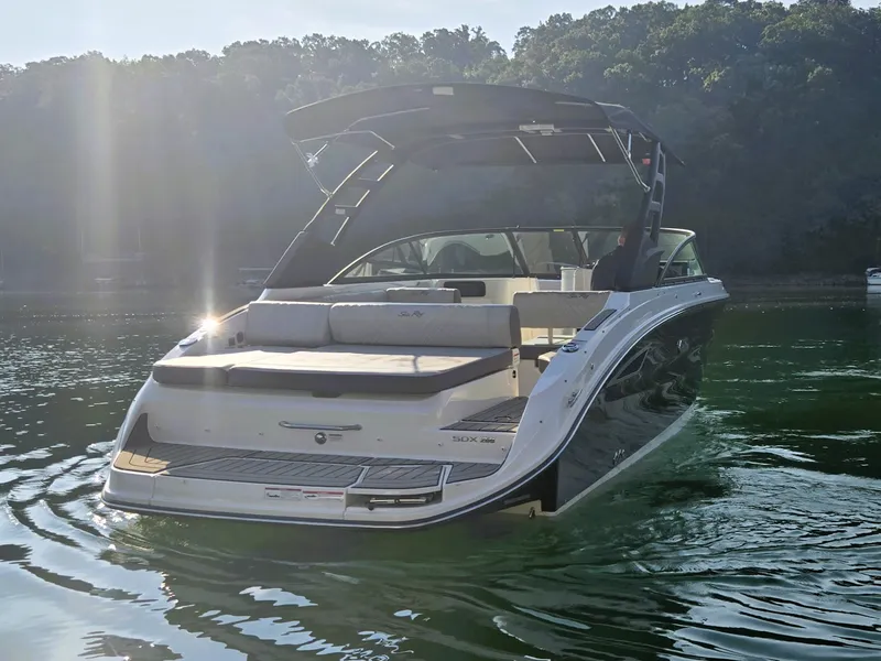 Slide: The Image of Sea Ray 250 SDX 2025 - 5