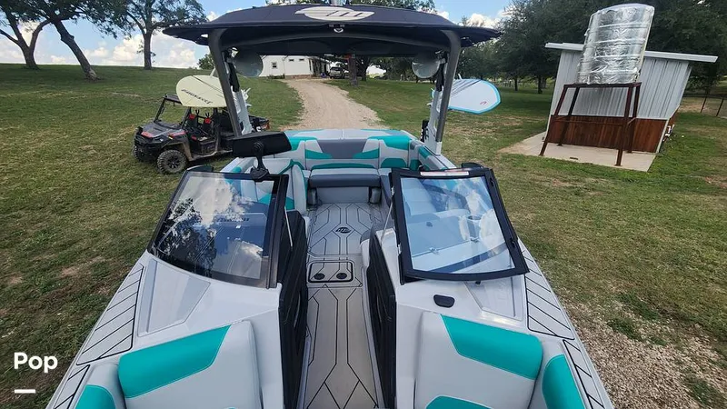 Slide: The Image of Malibu 22 LSV 2020 - 11305583