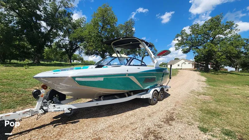 Slide: The Image of Malibu 22 LSV 2020 - 11305626