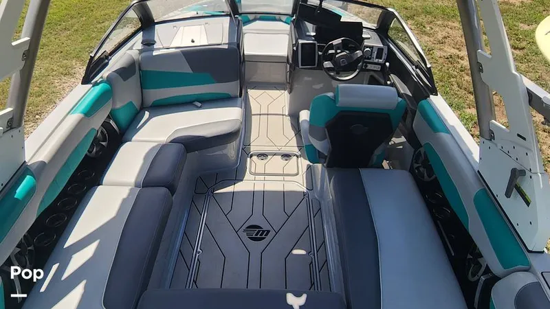 Slide: The Image of Malibu 22 LSV 2020 - 11305347