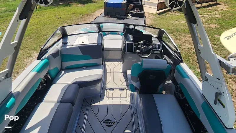 Slide: The Image of Malibu 22 LSV 2020 - 11305350