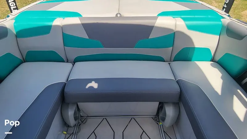 Slide: The Image of Cockpit Seating - 11305367