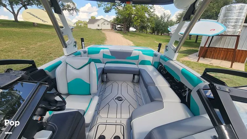 Slide: The Image of Malibu 22 LSV 2020 - 11305406