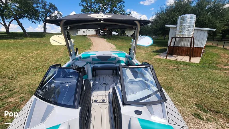 Slide: The Image of Malibu 22 LSV 2020 - 11305409