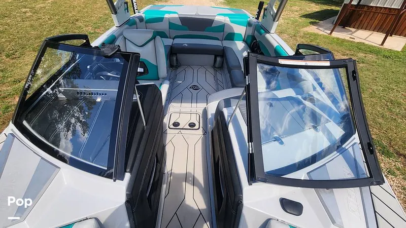 Slide: The Image of Windshield - Walk Through - 11305417