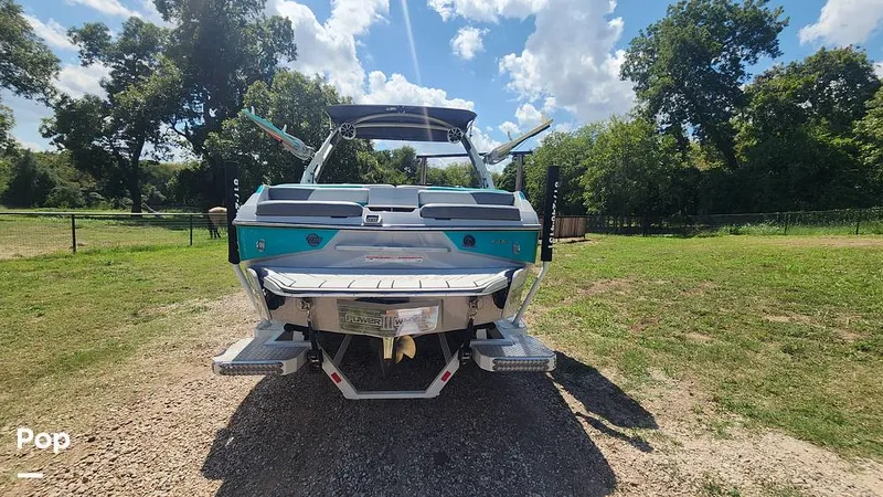 Slide: The Image of Malibu 22 LSV 2020 - 11305310