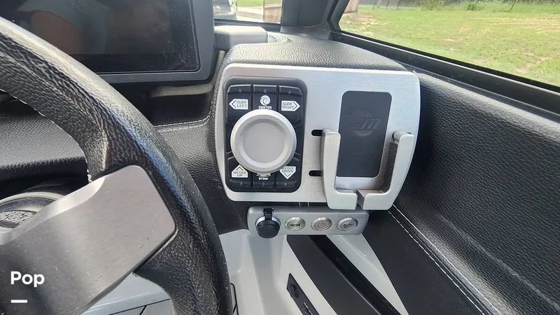 Slide: The Image of Malibu 22 LSV 2020 - 11305523