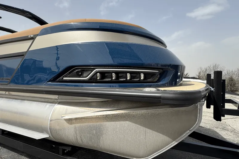 Slide: The Image of Harris Grand Mariner 250 2025 - 1