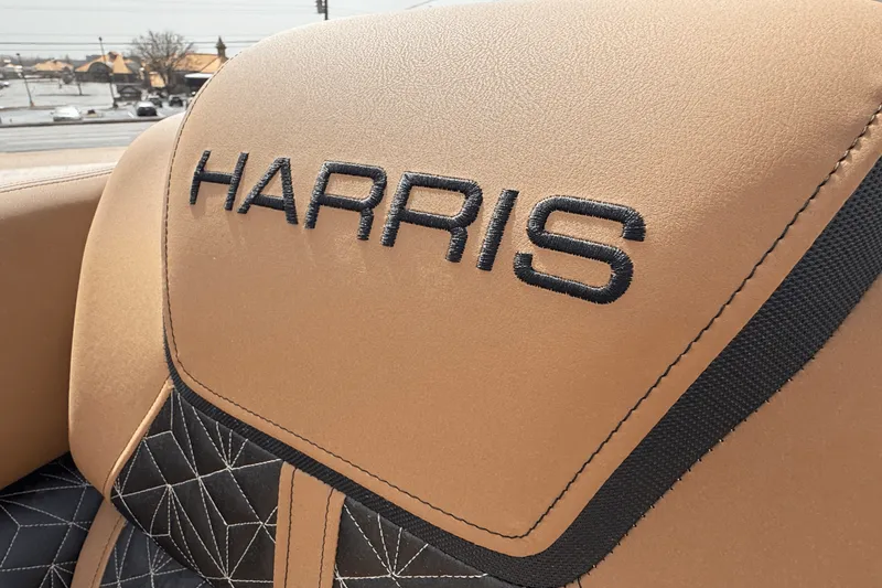 Slide: The Image of Harris Grand Mariner 250 2025 - 11