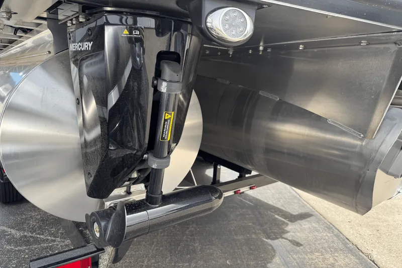 Slide: The Image of Harris Grand Mariner 250 2025 - 5