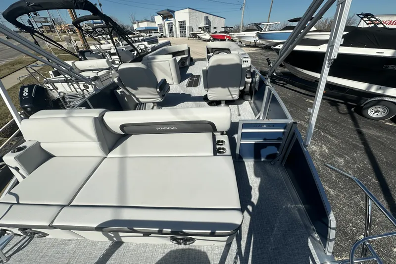 Slide: The Image of Harris 250 Cruiser 2025 - 10