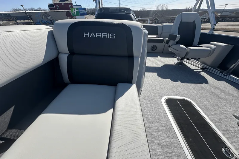 Slide: The Image of Harris 250 Cruiser 2025 - 13