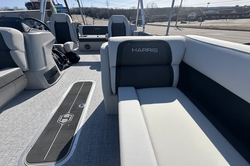 Slide: The Image of Harris 250 Cruiser 2025 - 14