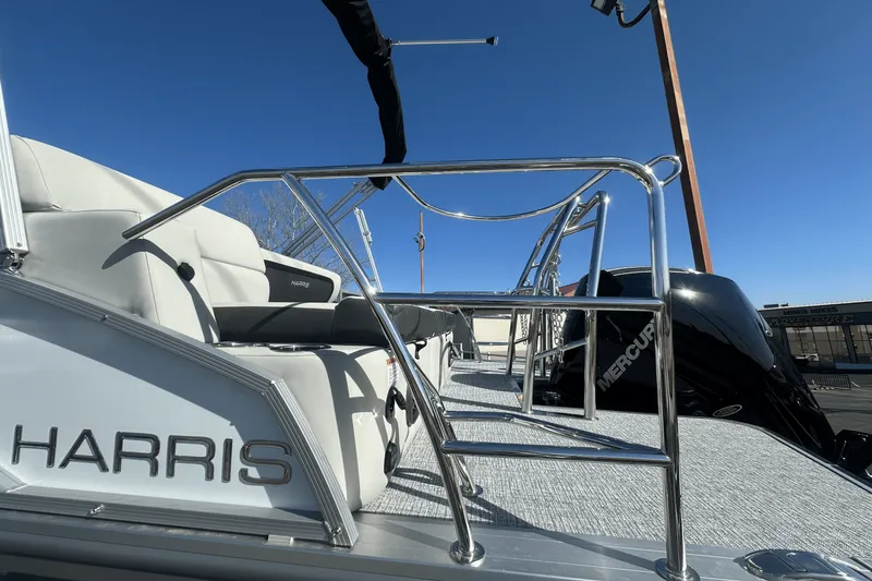 Slide: The Image of Harris 250 Cruiser 2025 - 4