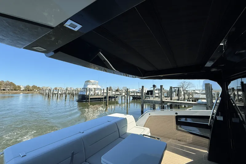 Slide: The Image of Galeon 450 HTC 2025 - 11