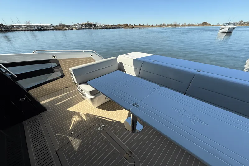 Slide: The Image of Galeon 450 HTC 2025 - 15