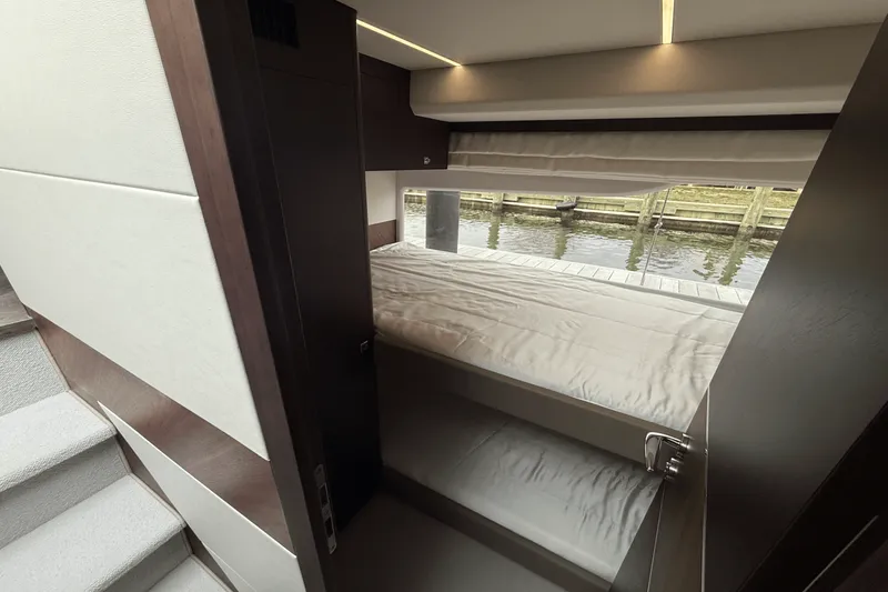 Slide: The Image of Galeon 450 HTC 2025 - 39