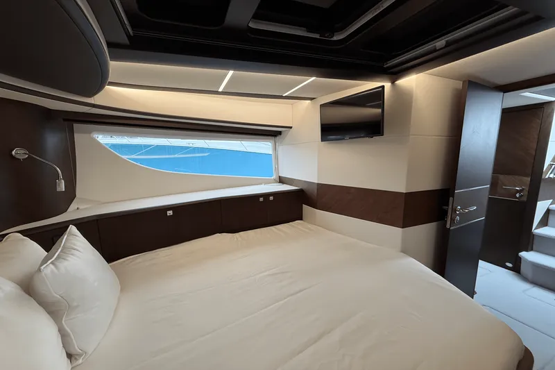 Slide: The Image of Galeon 450 HTC 2025 - 48