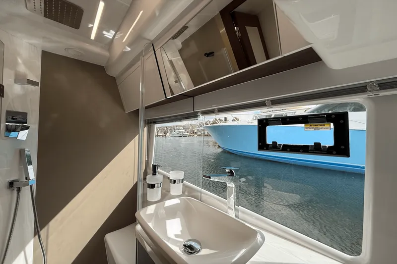 Slide: The Image of Galeon 450 HTC 2025 - 54