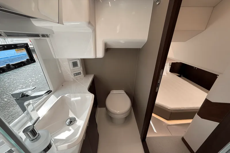 Slide: The Image of Galeon 450 HTC 2025 - 55