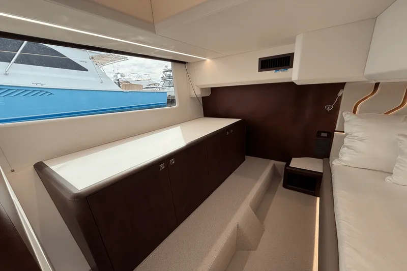 Slide: The Image of Galeon 450 HTC 2025 - 58