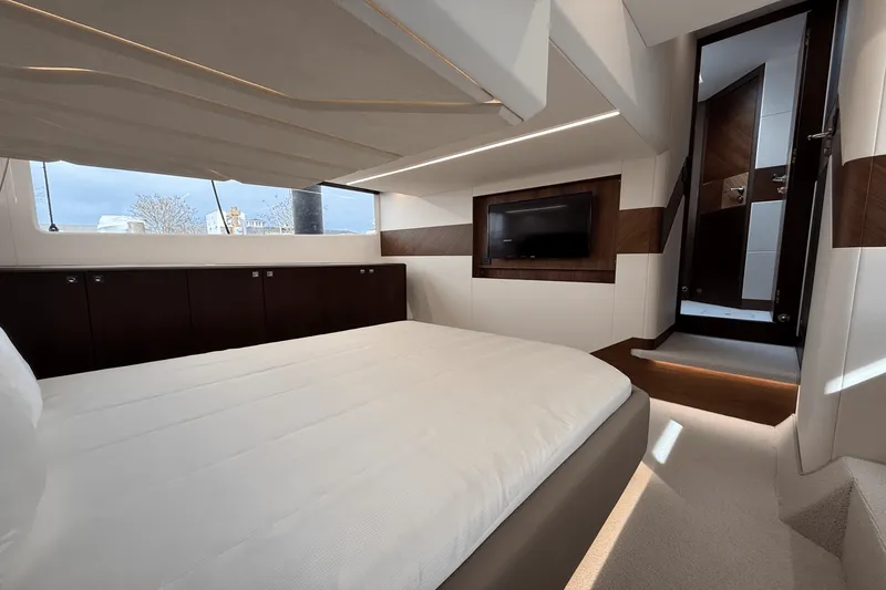 Slide: The Image of Galeon 450 HTC 2025 - 60