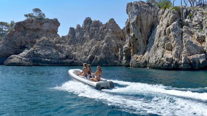 Slide: The Image of Galeon 450 HTC 2025 - 65