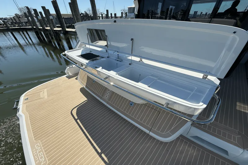 Slide: The Image of Galeon 450 HTC 2025 - 8