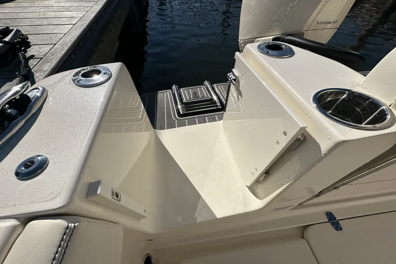 Slide: The Image of Scout 240 XSF 2025 - 10