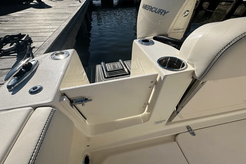 Slide: The Image of Scout 240 XSF 2025 - 11