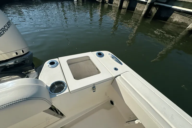 Slide: The Image of Scout 240 XSF 2025 - 14