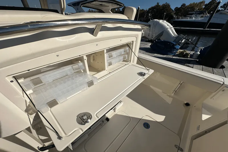 Slide: The Image of Scout 240 XSF 2025 - 16