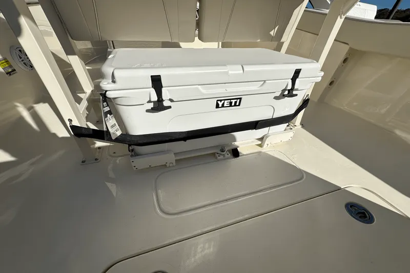 Slide: The Image of Scout 240 XSF 2025 - 17