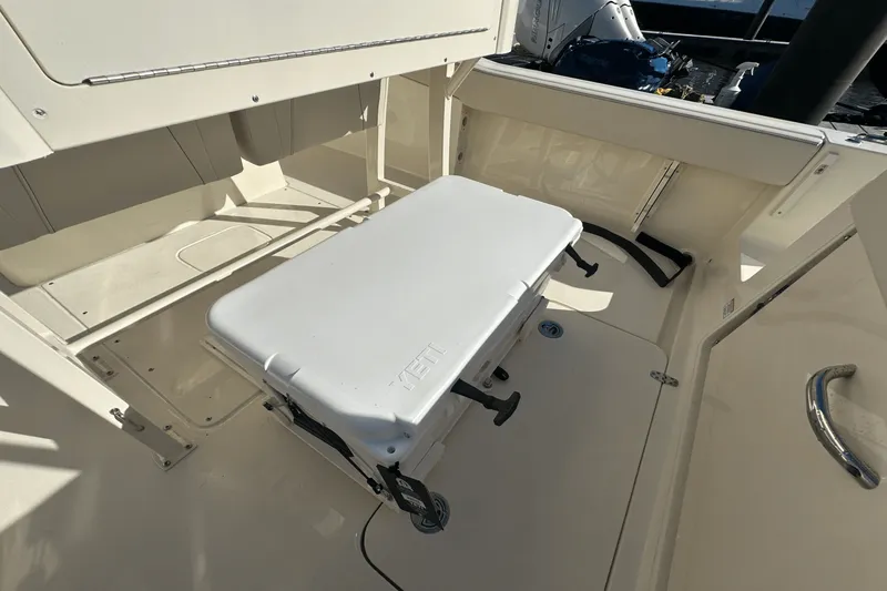 Slide: The Image of Scout 240 XSF 2025 - 18