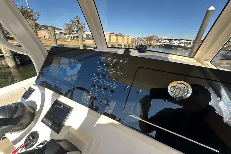 Slide: The Image of Scout 240 XSF 2025 - 21