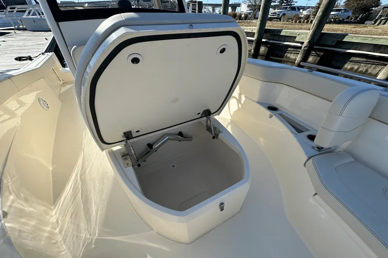 Slide: The Image of Scout 240 XSF 2025 - 29