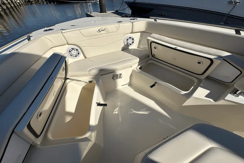 Slide: The Image of Scout 240 XSF 2025 - 30