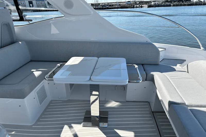 Slide: The Image of Azimut ATLANTIS 45 2025 - 11